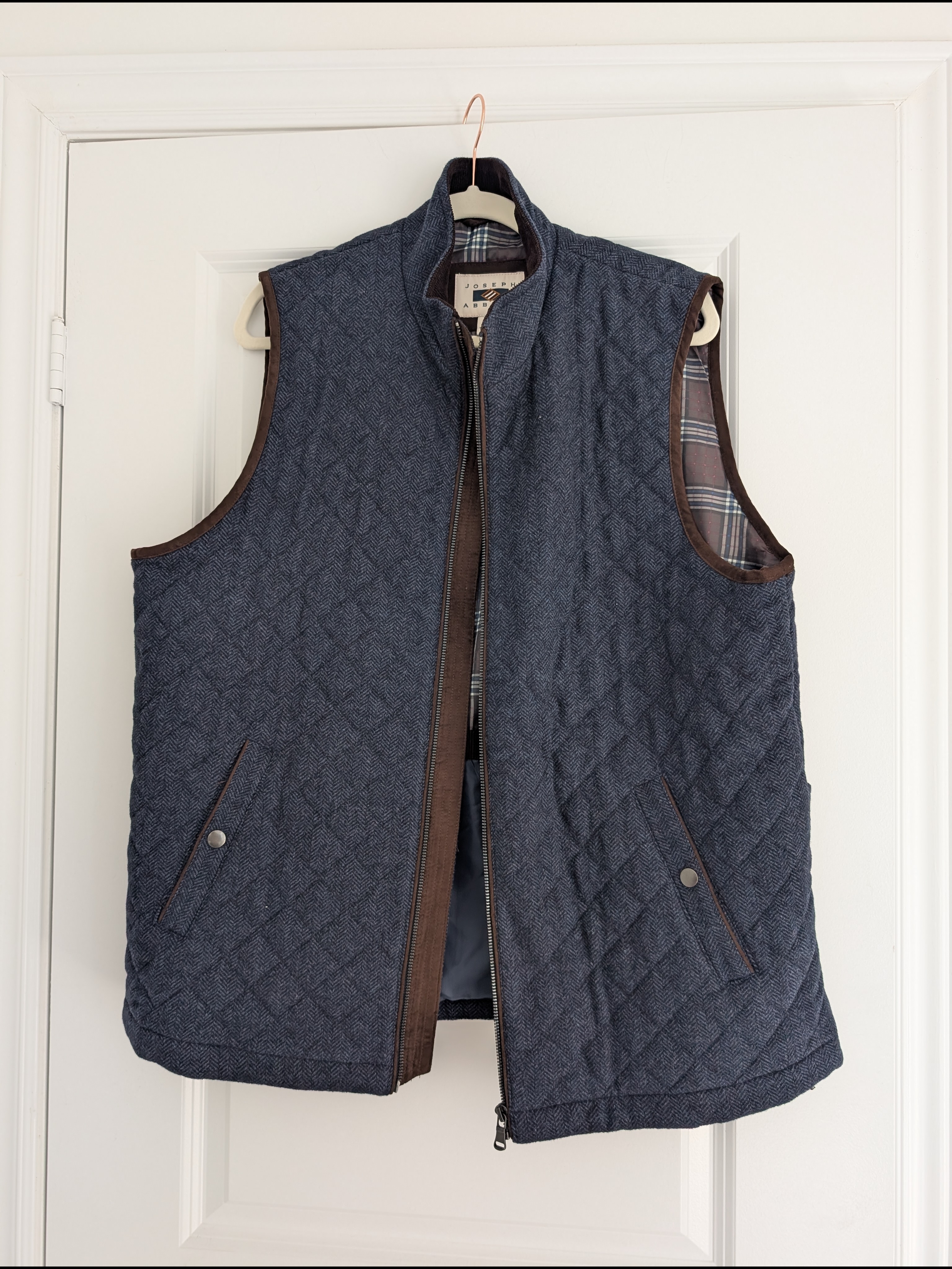 Joseph Abboud Quilted Navy Vest With Brown Trim (L/G)